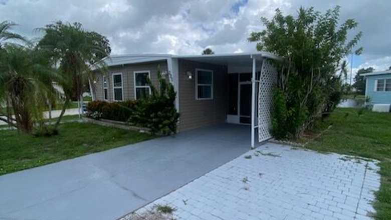 Fully Remodeled Large 2-Bedroom Mobile Home For Sale in Ellenton, Florida