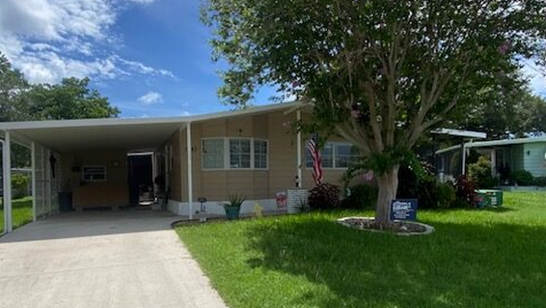 Turnkey, Gorgeous Mobile Home for Sale in Sarasota, Florida