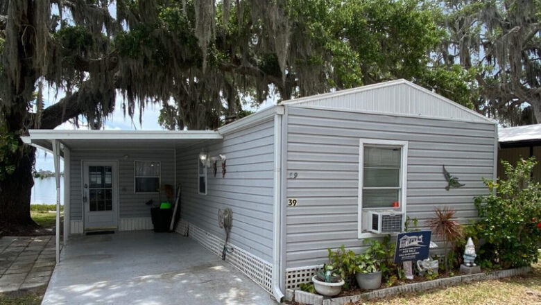 Waterfront Mobile Home For Sale in Pelican Pier Mobile Home Park, Ellenton, Florida