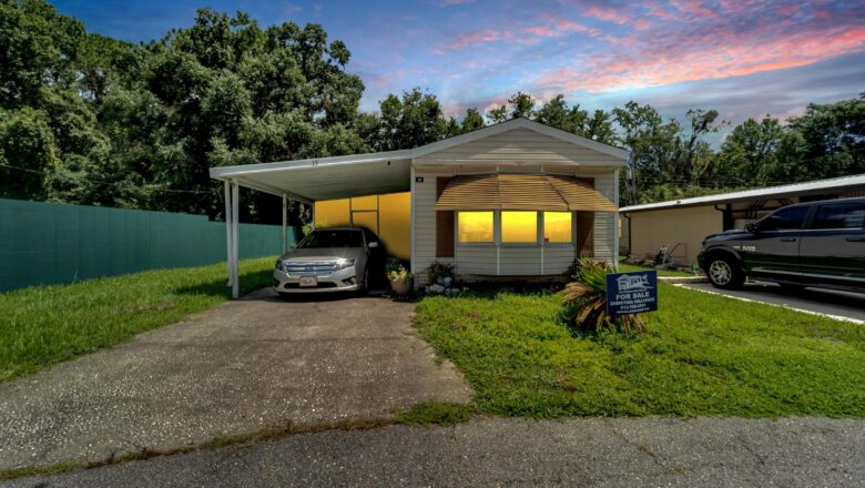 2-Bed, 2-Bath Mobile Home For Sale in Southwind Mobile Home Park, Lakeland