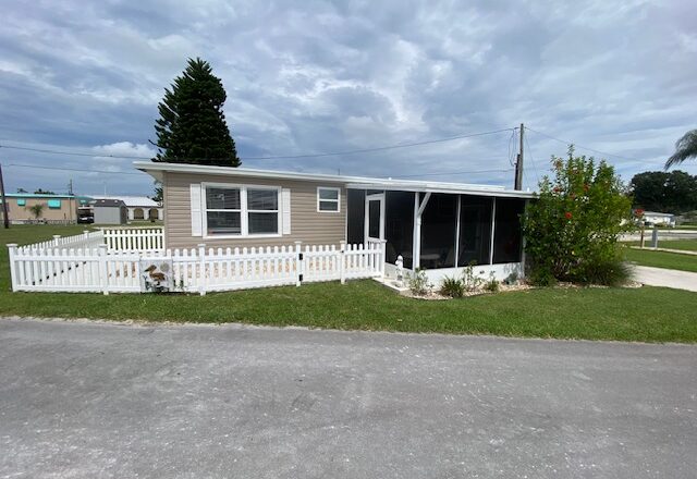 Cheap Mobile Home For Sale in Coach House Mobile Home Park